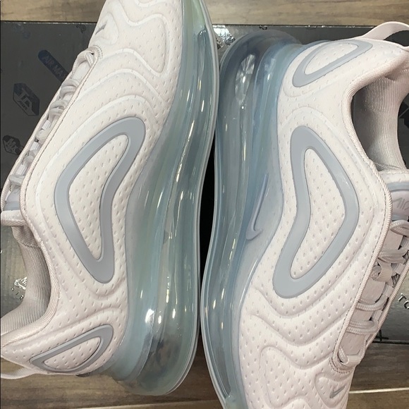 WMNS NIKE AIR MAX 720 Vast Grey/Wolf Grey - Picture 14 of 16